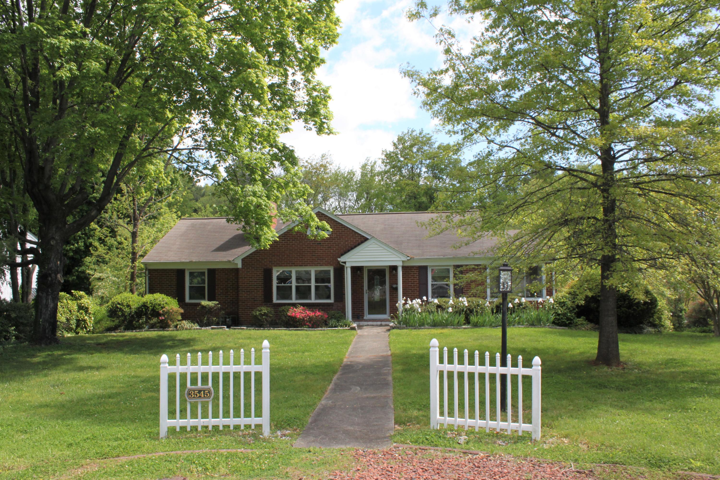 3545 Windsor Road Roanoke, VA 24018 - Photo 1 of 47 Front Charm
