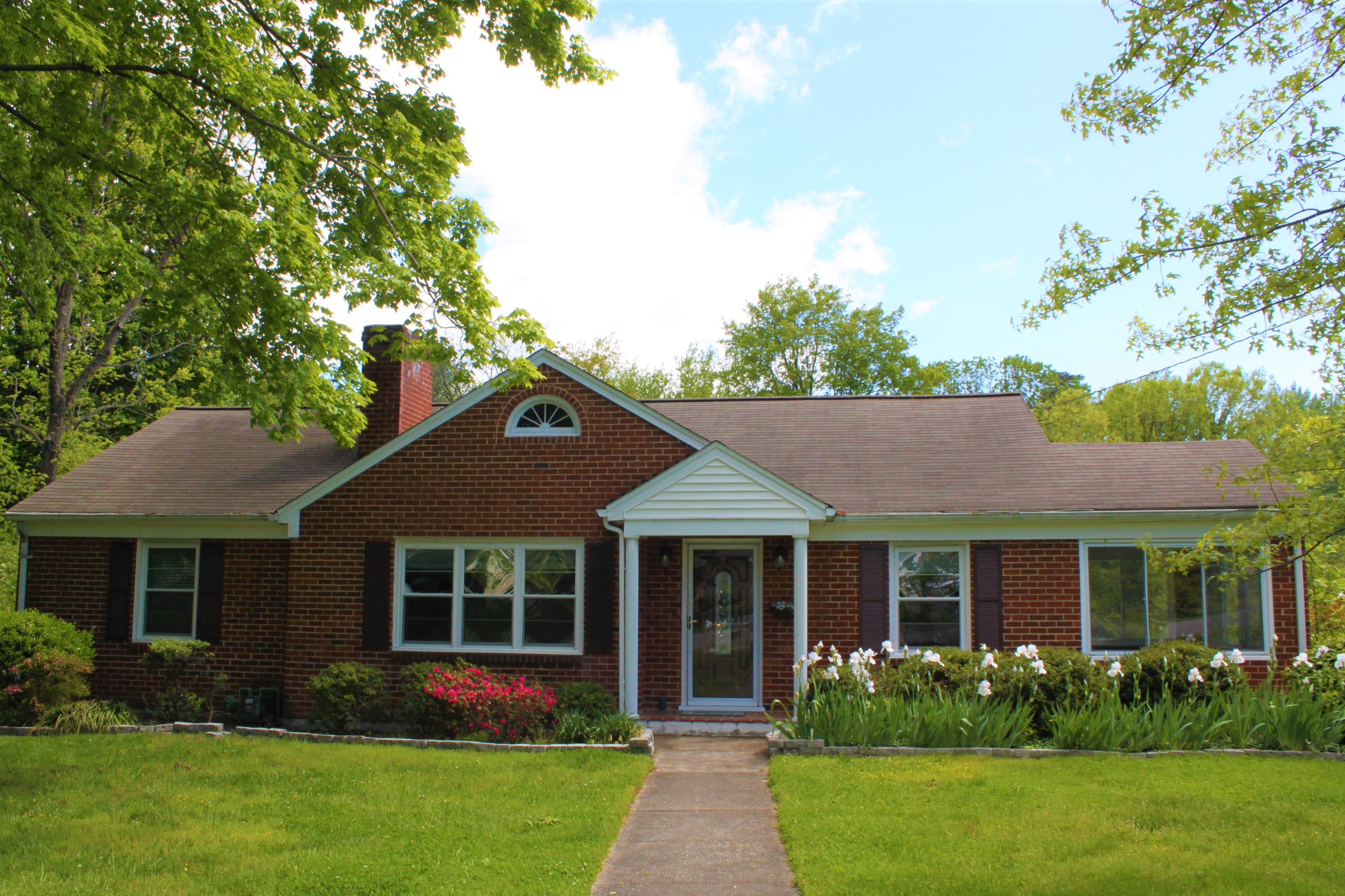 3545 Windsor Road Roanoke, VA 24018 - Photo 2 of 47 Front Closer View