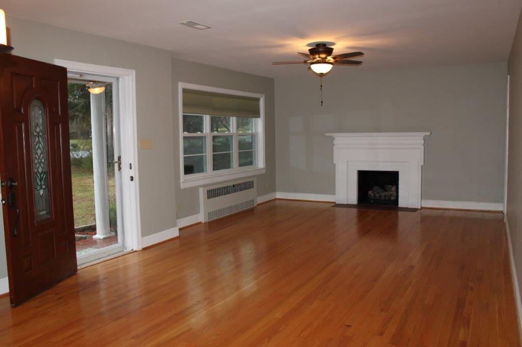 3545 Windsor Road Roanoke, VA 24018 - Photo 12 of 47 Living Room 1