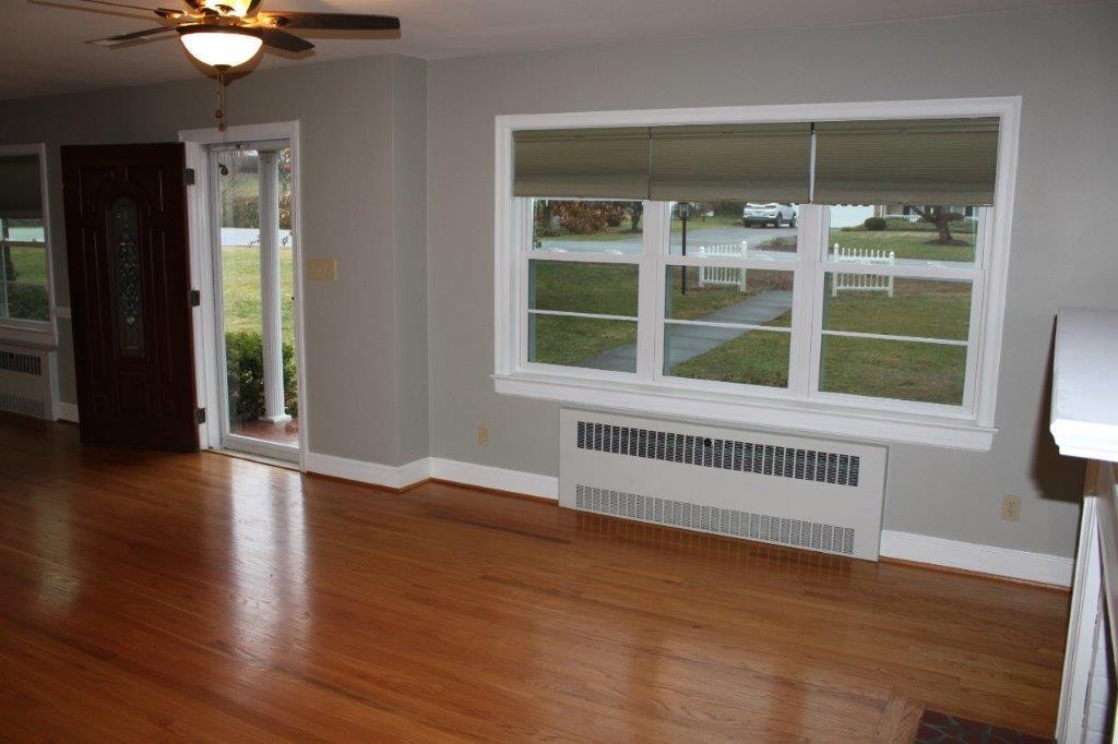 3545 Windsor Road Roanoke, VA 24018 - Photo 13 of 47 Hardwoods