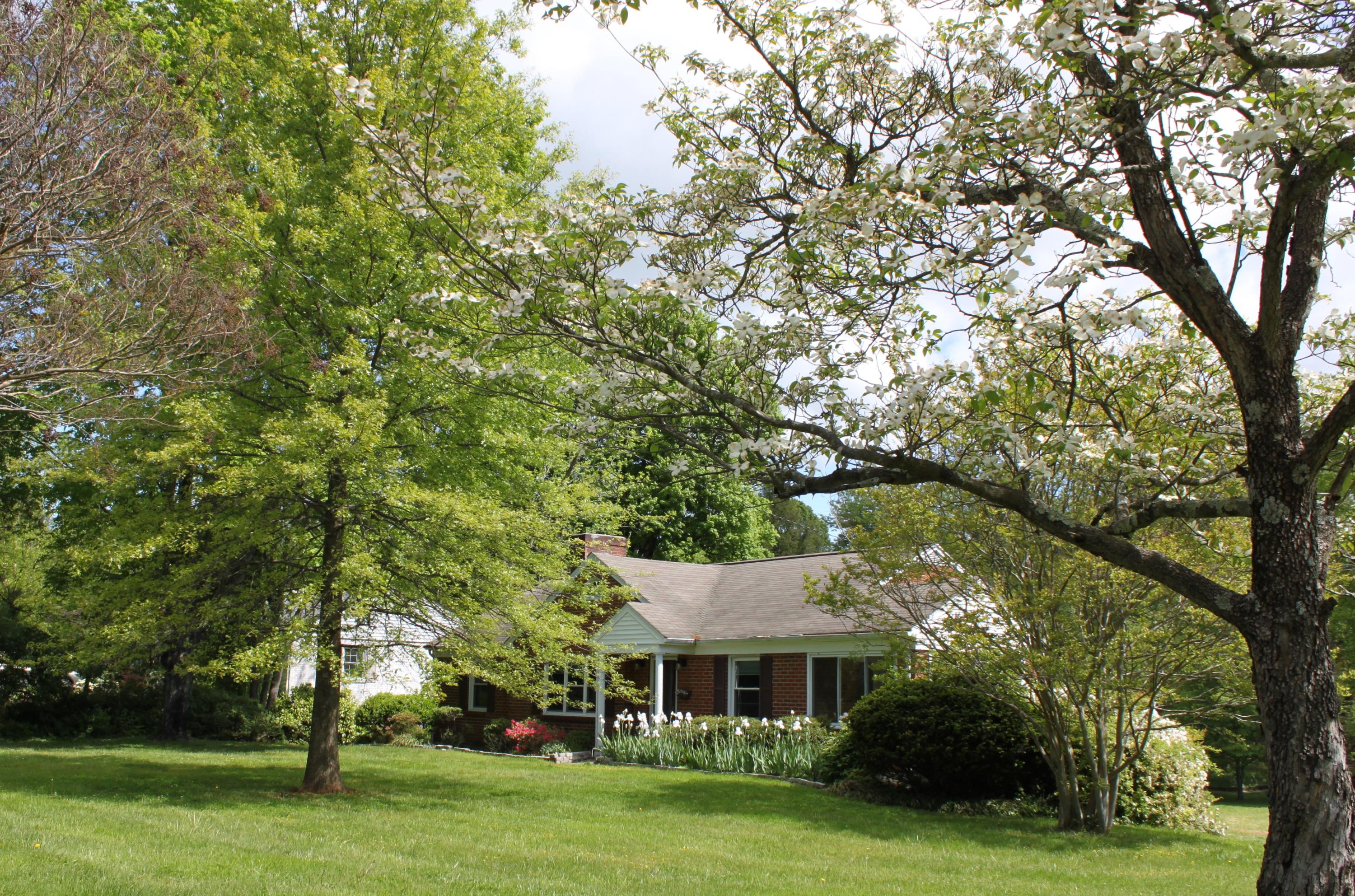 3545 Windsor Road Roanoke, VA 24018 - Photo 3 of 47 Side View