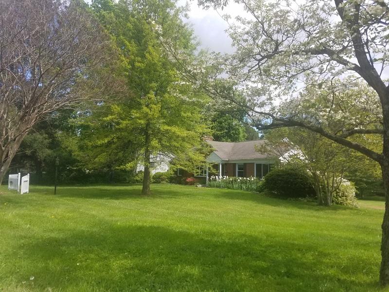 3545 Windsor Road Roanoke, VA 24018 - Photo 5 of 47 Park like setting