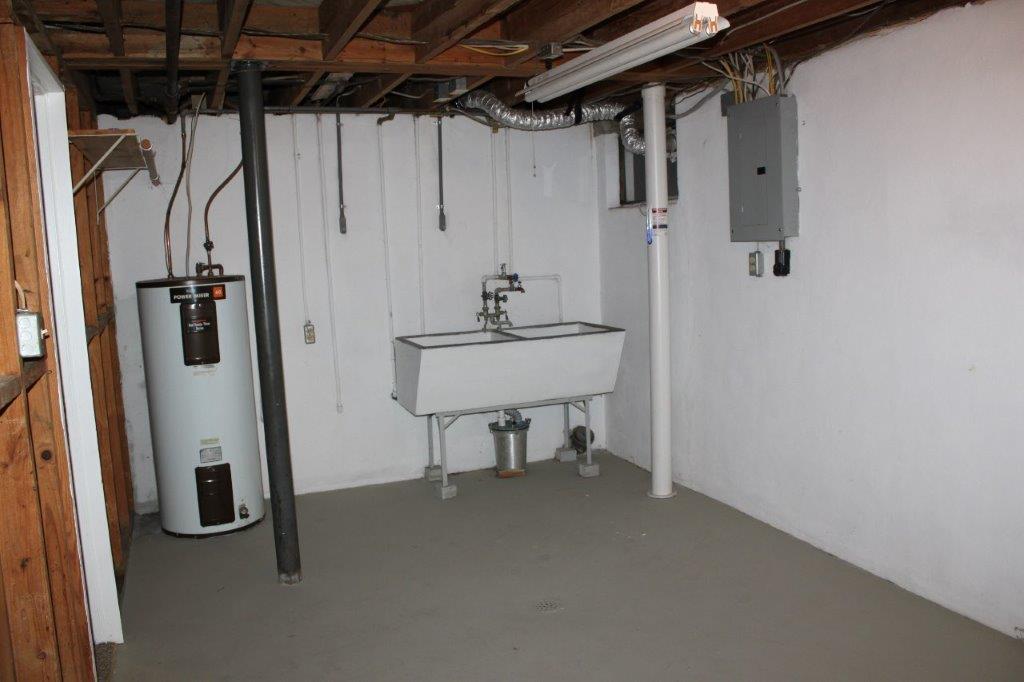 3545 Windsor Road Roanoke, VA 24018 - Photo 45 of 47 Laundry