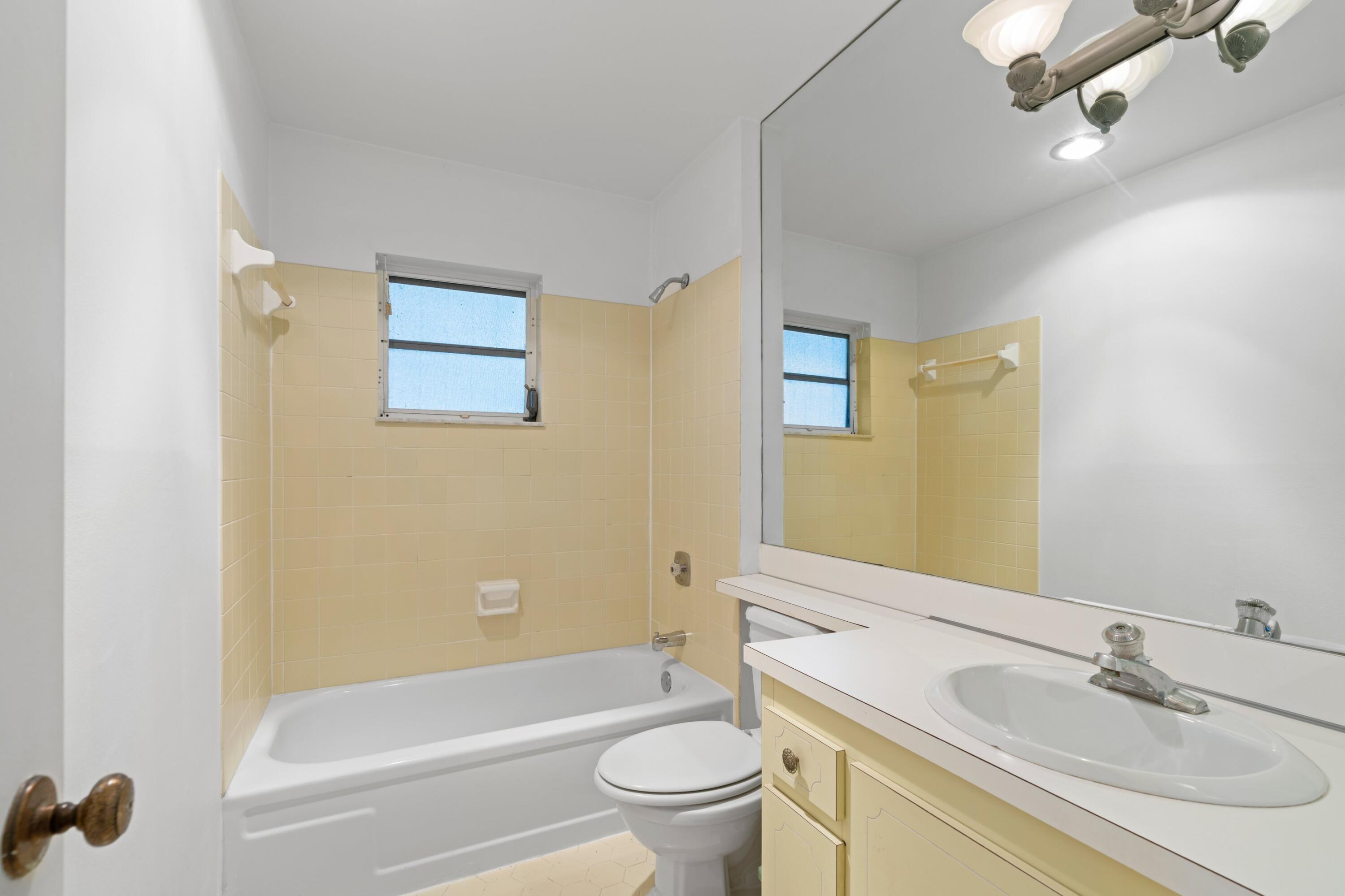 500 Southwest 2nd Street Boca Raton, FL 33432 - Photo 16 of 36 Bathroom #2