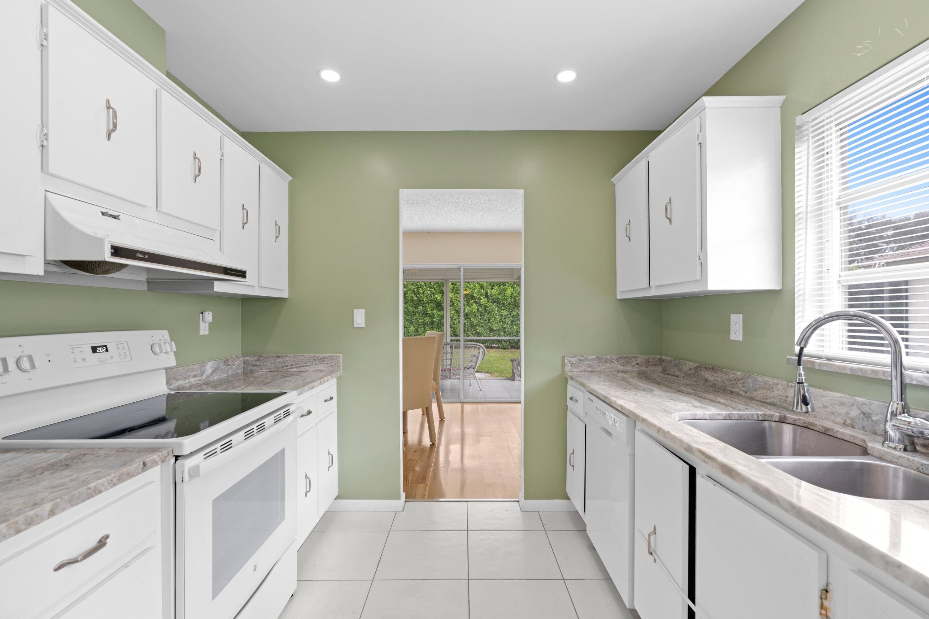 500 Southwest 2nd Street Boca Raton, FL 33432 - Photo 8 of 36 Kitchen