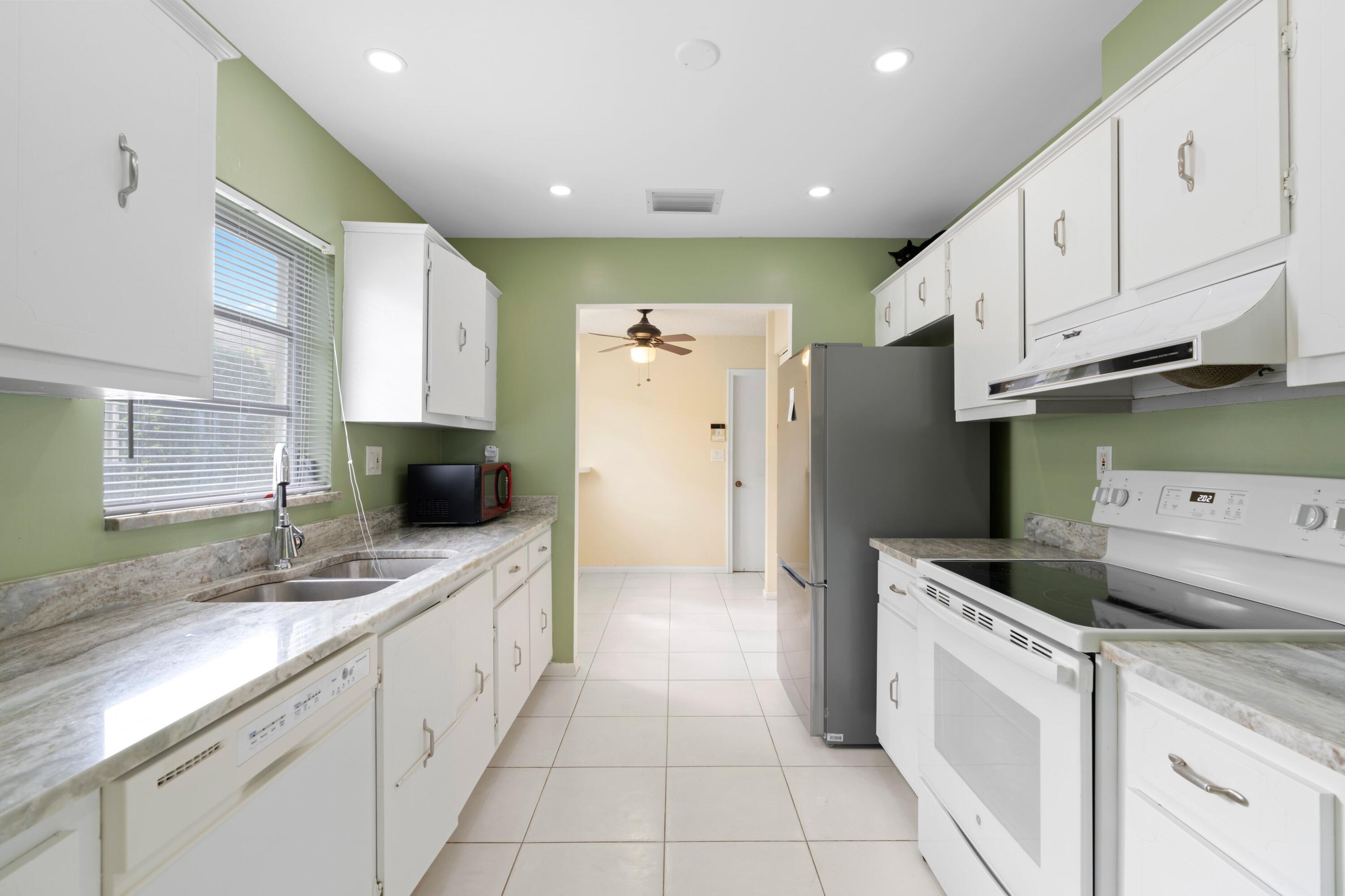 500 Southwest 2nd Street Boca Raton, FL 33432 - Photo 9 of 36 Eat-In Kitchen
