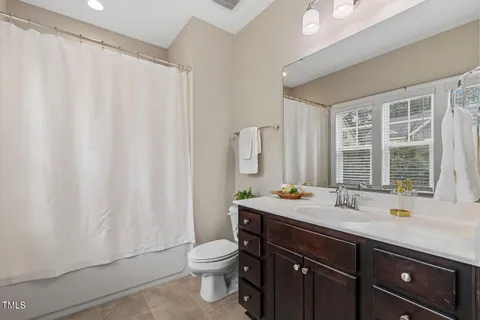 a view of entryway with a garden and deck