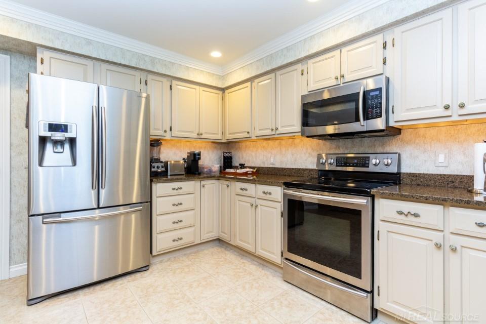 7292 Flamingo Road Algonac, MI 48001 - Photo 16 of 46 50160903-c870f082-70a2-4508-bc8f-7bee9b73cd33.JPG