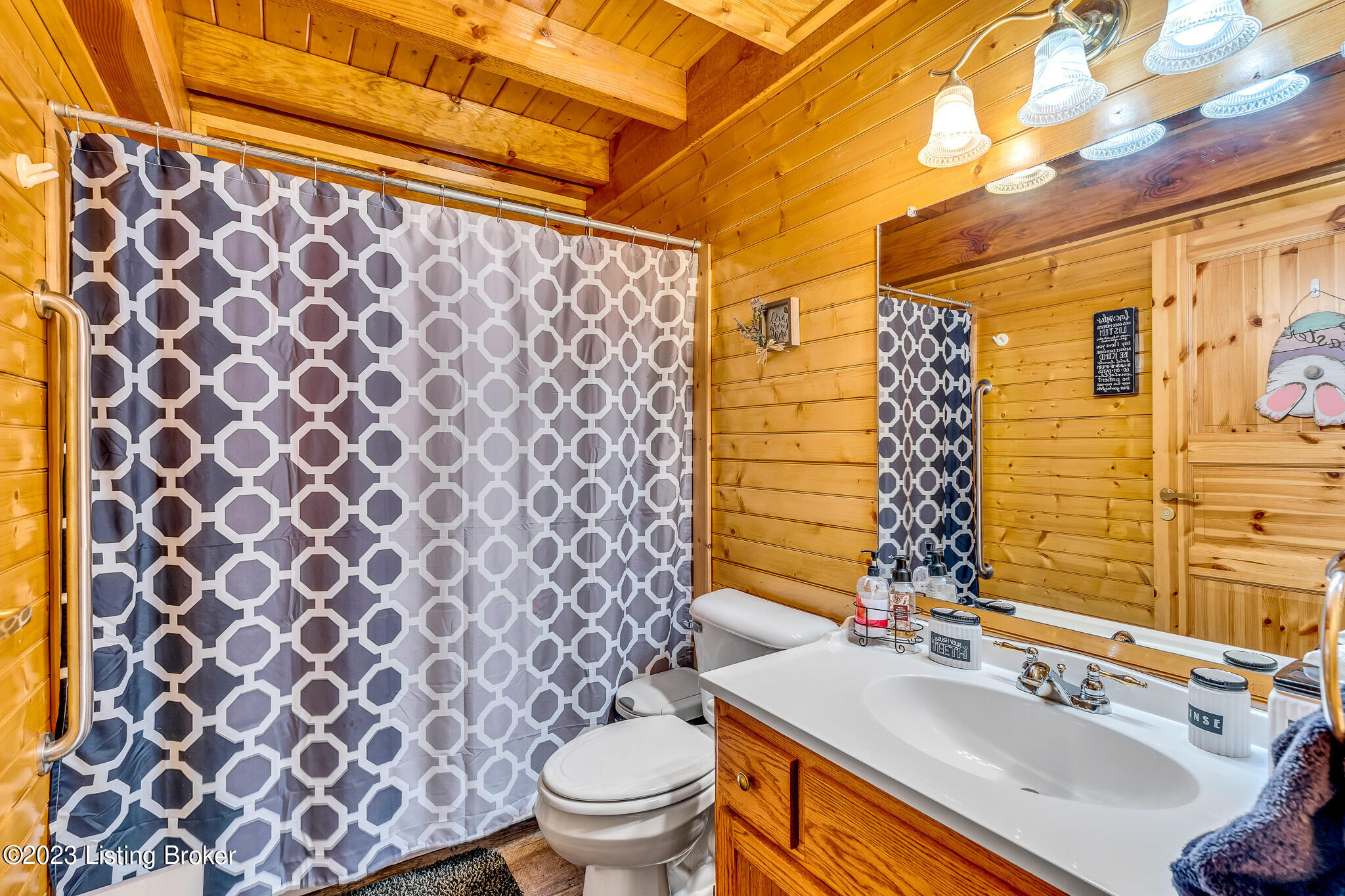 5669 Plum Run Road Bloomfield, KY 40008 - Photo 30 of 60 Main Hallwall Bath