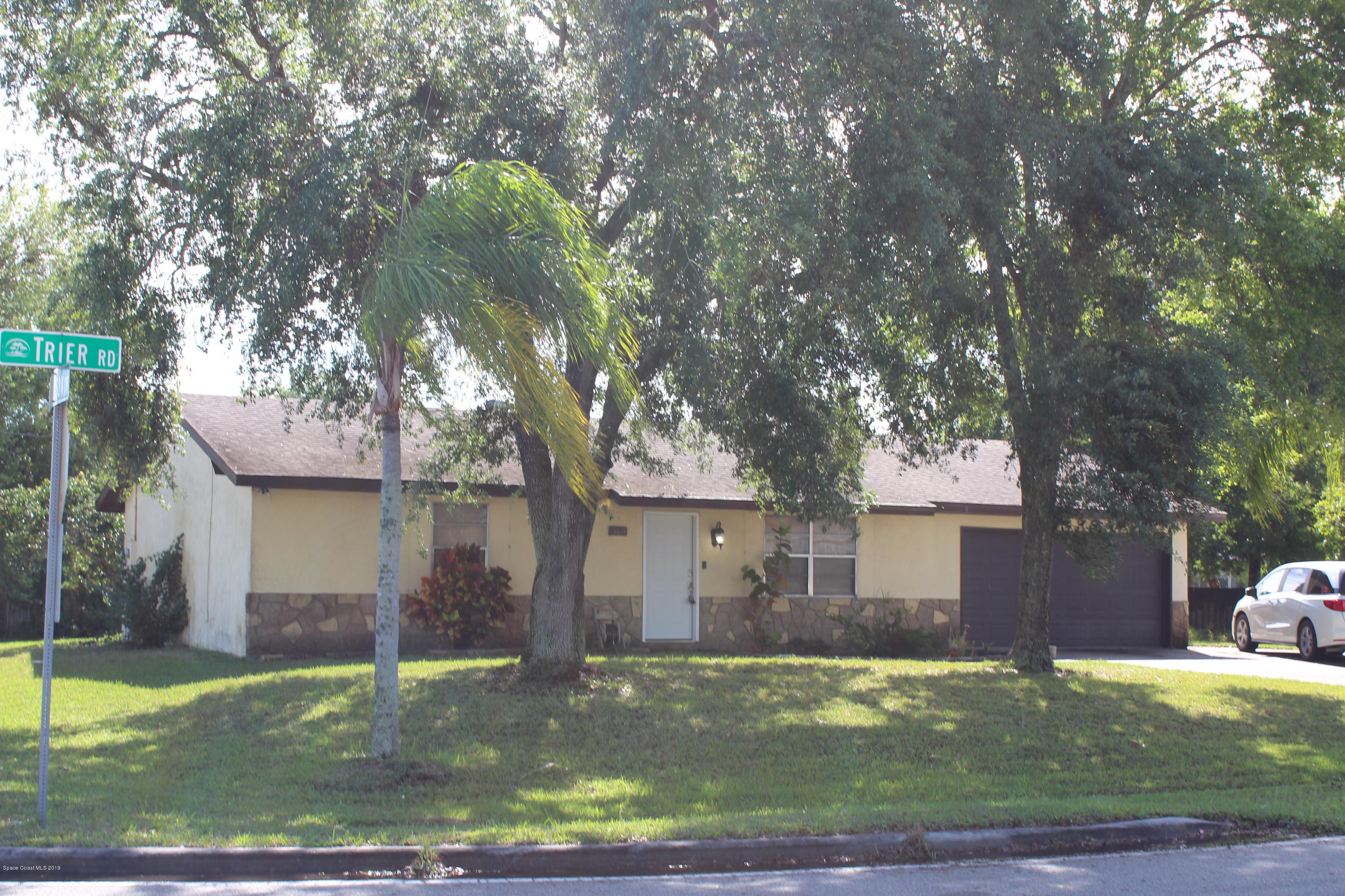 304 Trier Road Northwest Palm Bay, FL 32907 - Photo 2 of 16 IMG_3241