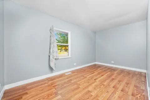 a view of empty room with window