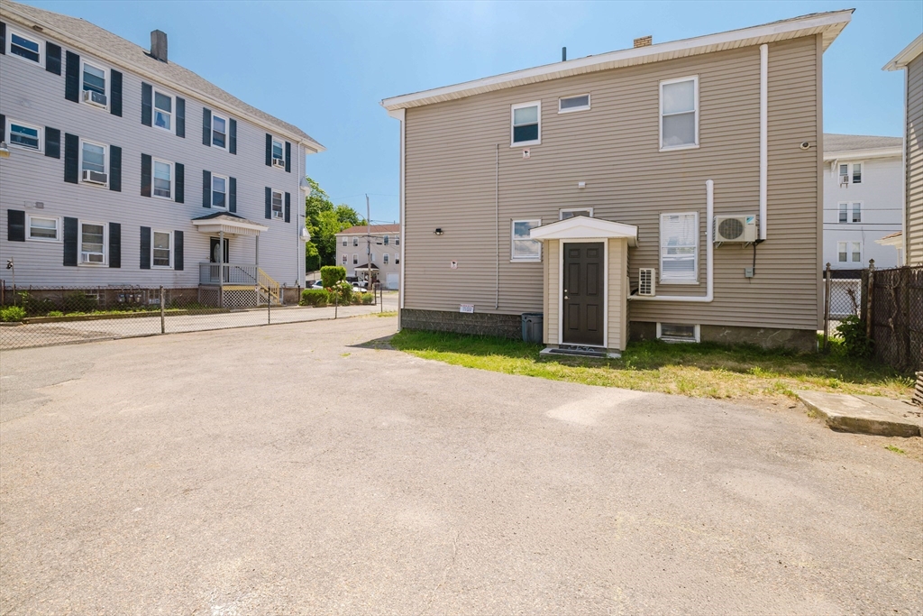 172 Nashua Street Fall River, MA 02721 - Photo 4 of 40