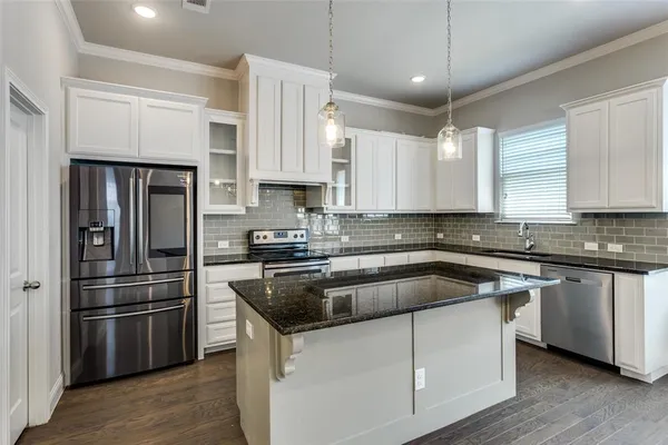 $499,900 | 529 Inwood Street, Benbrook, TX 76126