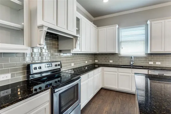 $499,900 | 529 Inwood Street, Benbrook, TX 76126