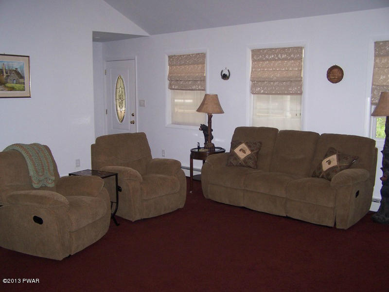 115 Lk Vw Road Greentown, PA 18426 - Photo 5 of 9