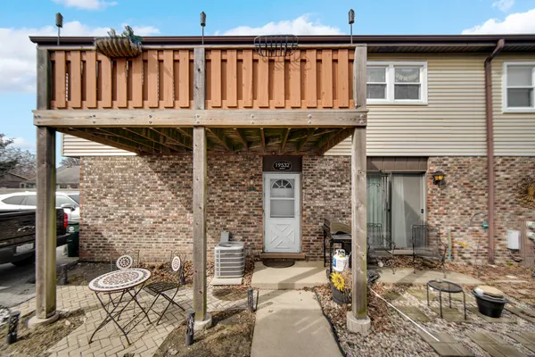 $225,900 | 19532 116th Avenue, Unit D, Mokena, IL 60448