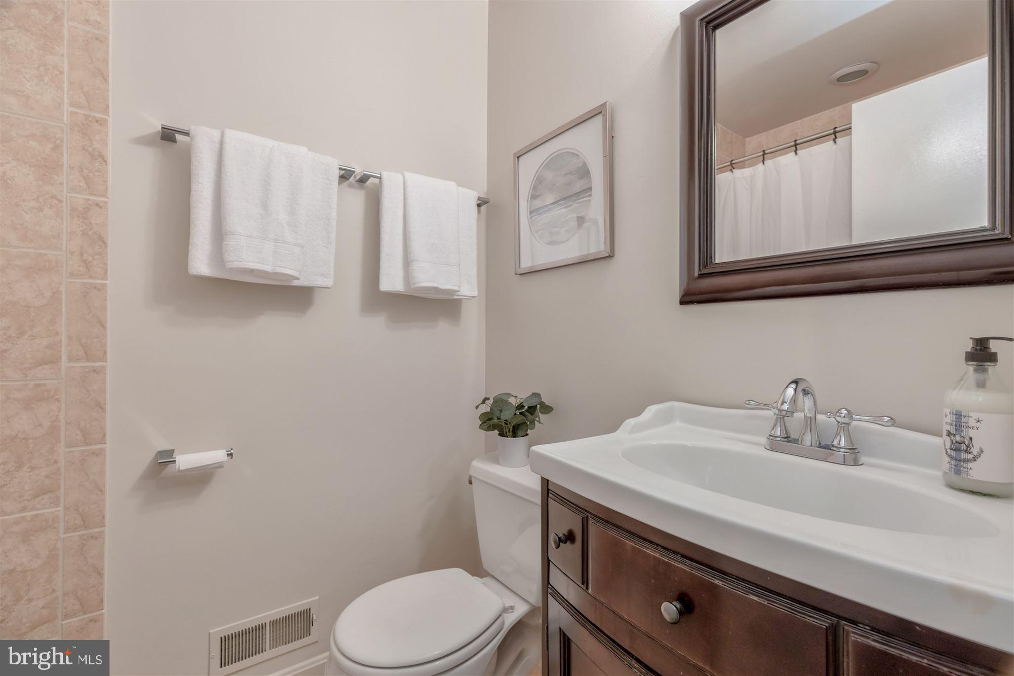 3804 Ferrara Drive Silver Spring, MD 20906 - Photo 23 of 32 Full hall bath with jetted tub