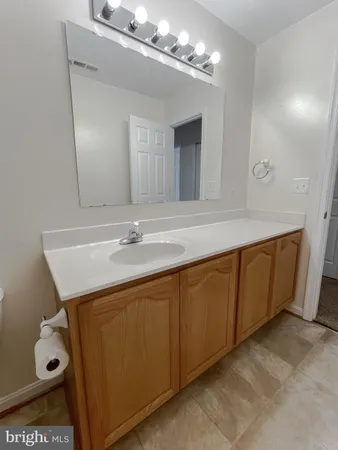 a view of empty room with window
