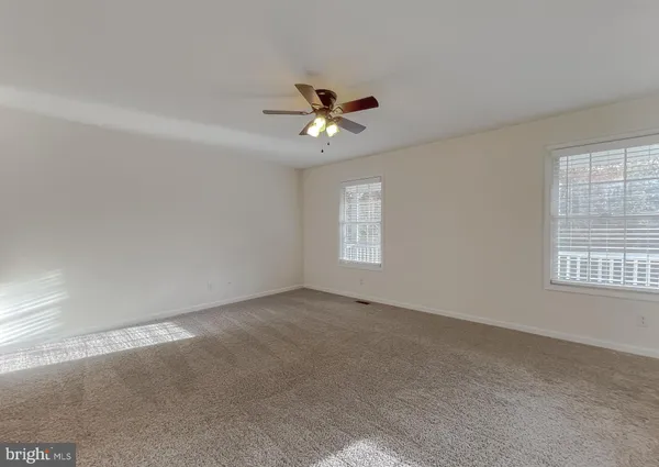a view of empty room with a ceiling fan