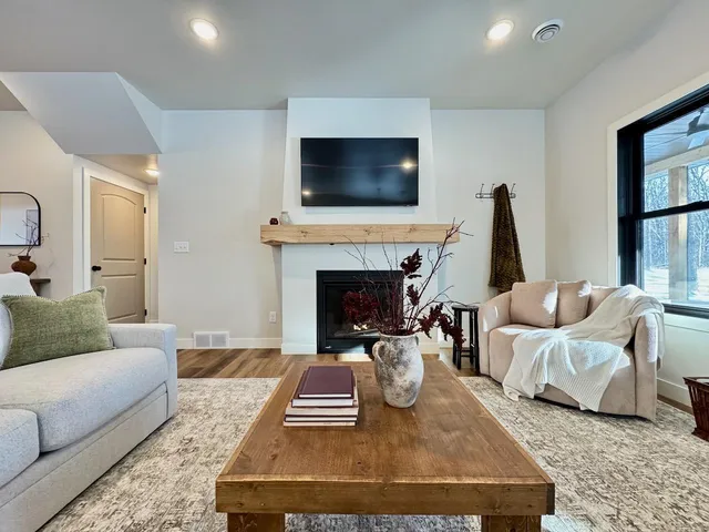 $799,900 | 37538 Norwood Lane, Battle Lake, MN 56515