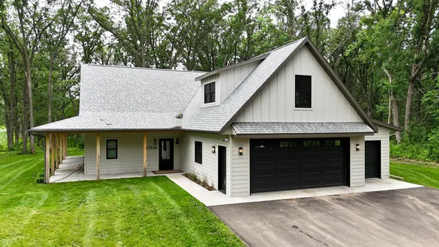 $799,900 | 37538 Norwood Lane, Battle Lake, MN 56515
