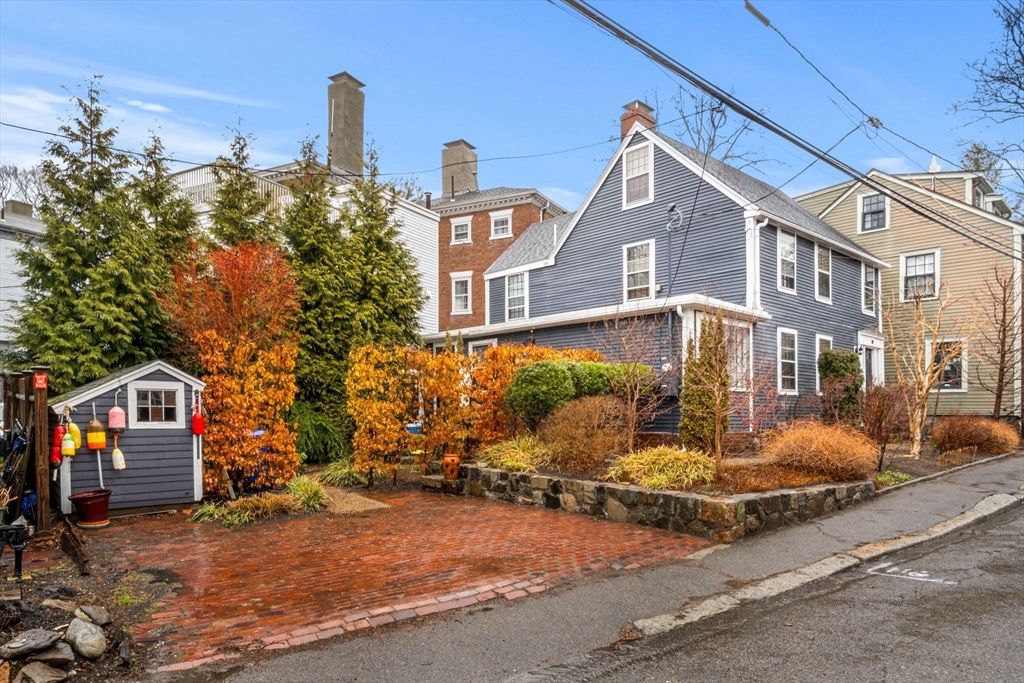 19 Middle Street Marblehead, MA 01945 - Photo 3 of 39