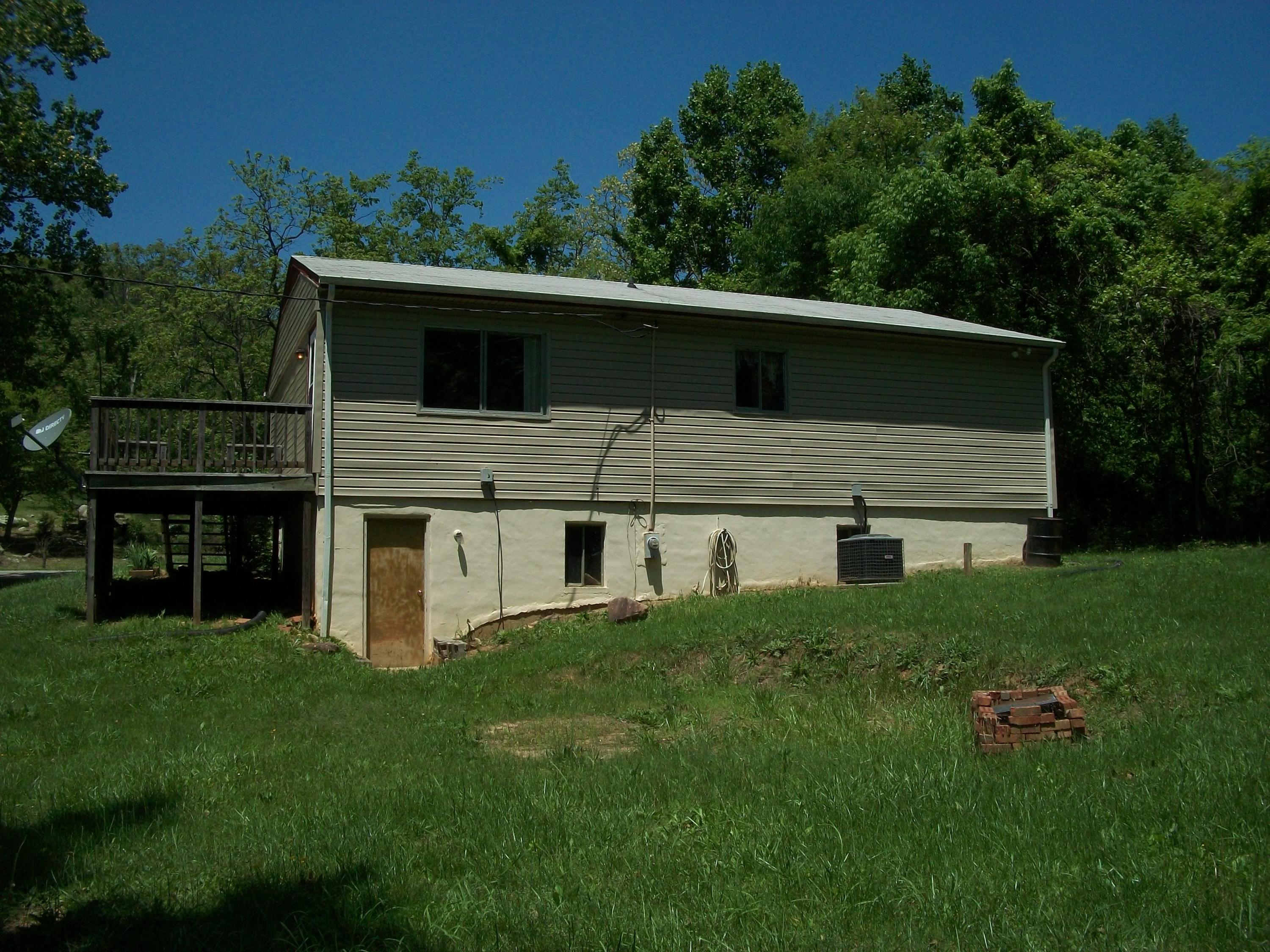 6598 Newport Road Catawba, VA 24070 - Photo 3 of 12 100_2519