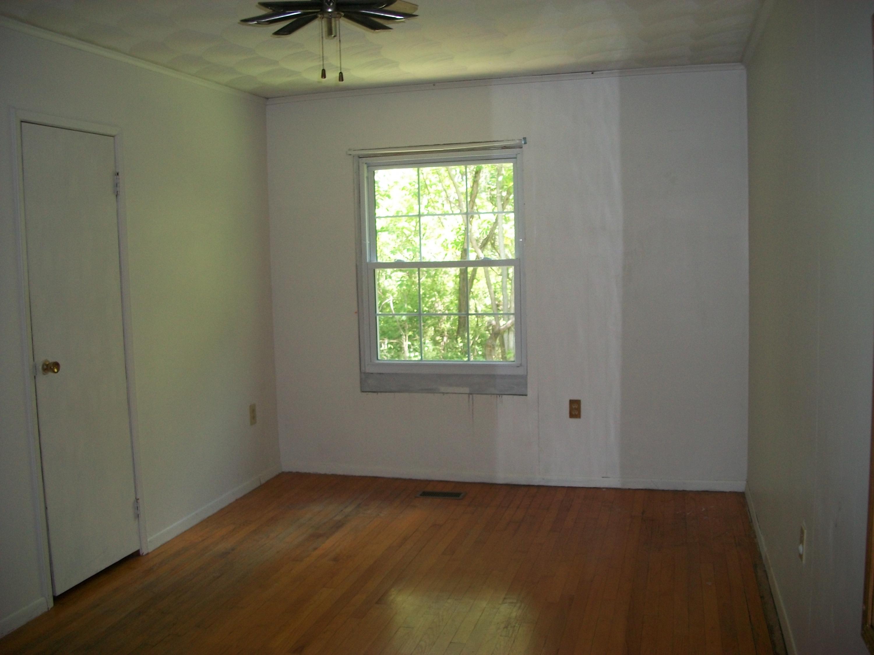 6598 Newport Road Catawba, VA 24070 - Photo 7 of 12 100_2523