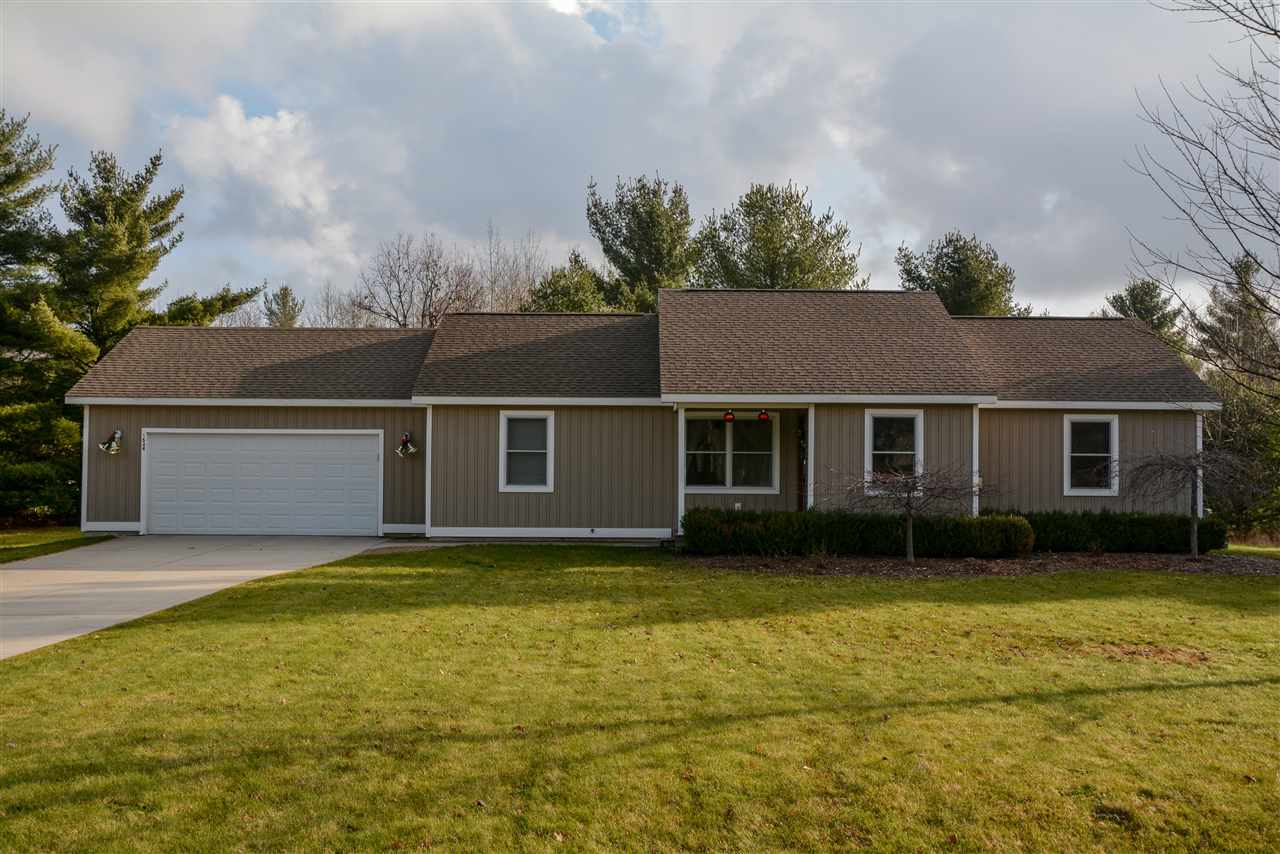 1544 Round Lake Road Interlochen, MI 49643 - Photo 2 of 40 1828550-1.JPG