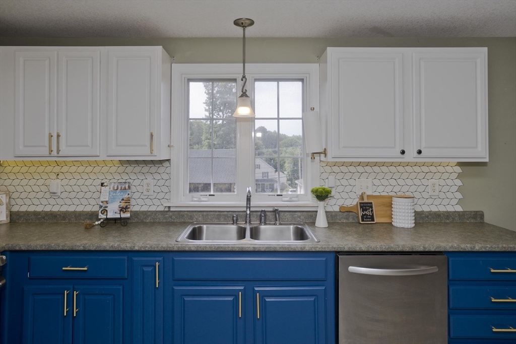 45 Spring St Extension South Hadley, MA 01075 - Photo 7 of 42 Gallery Image 7