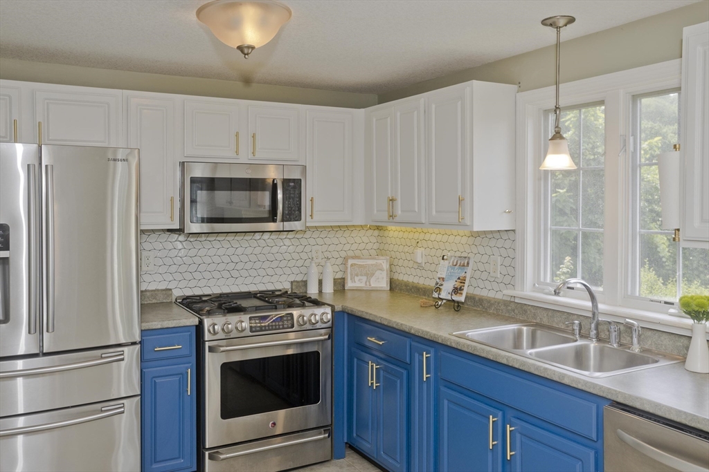 45 Spring St Extension South Hadley, MA 01075 - Photo 9 of 42 Gallery Image 9