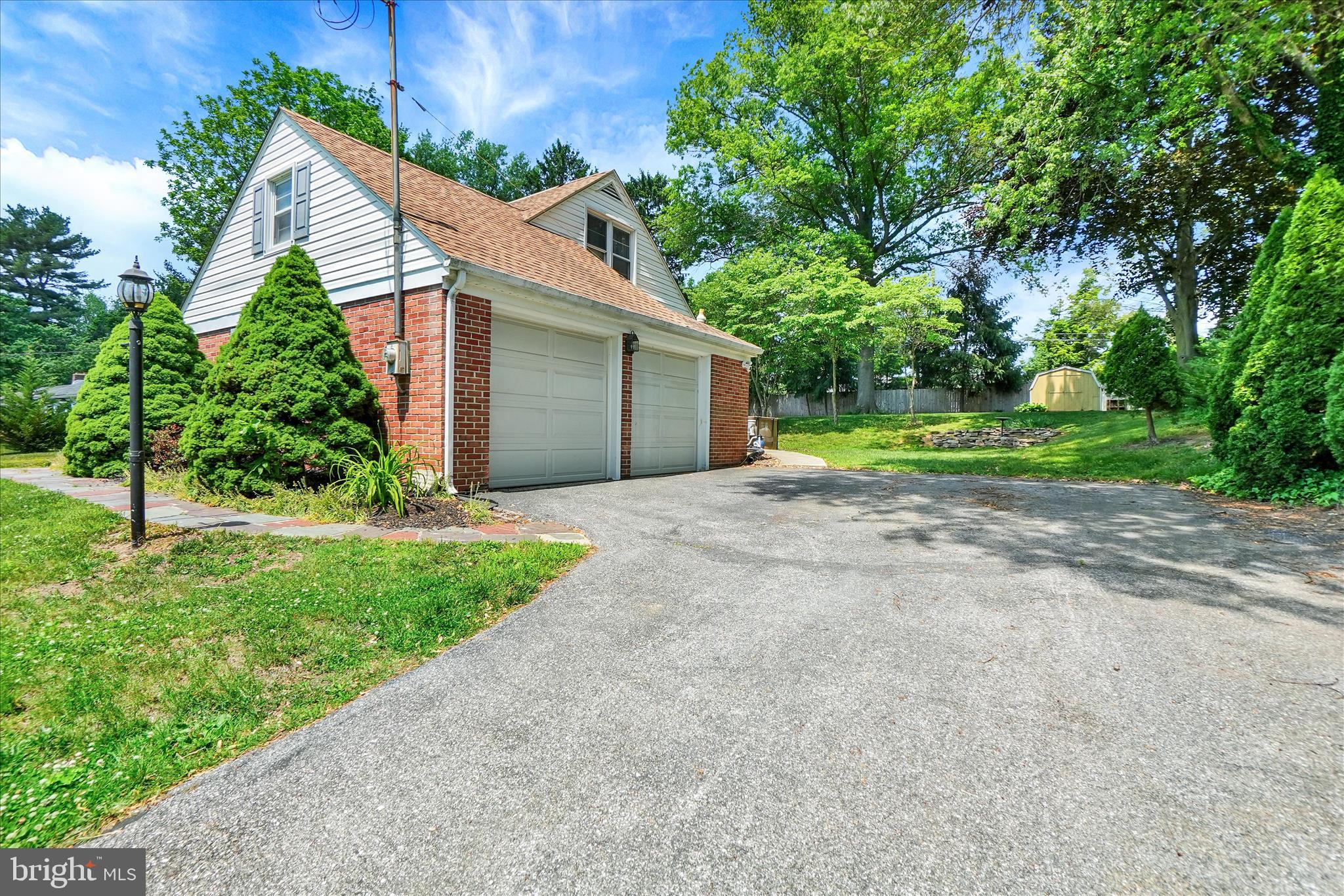 29 Maple Road York, PA 17403 - Photo 3 of 33