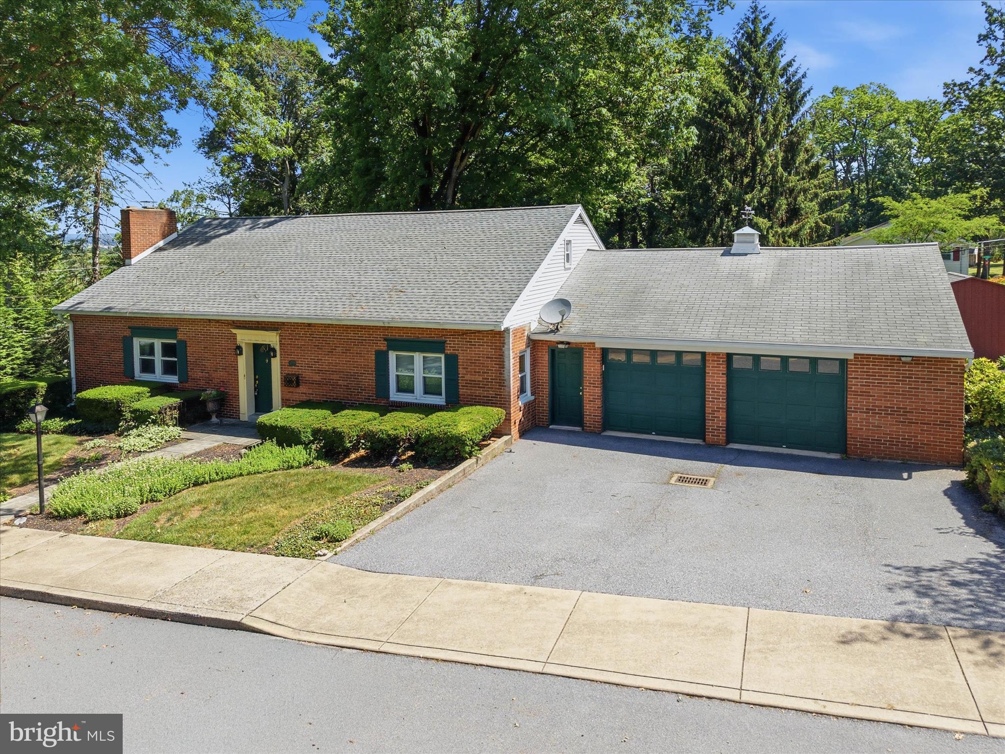 244 Hemlock Road Ephrata, PA 17522 - Photo 3 of 50