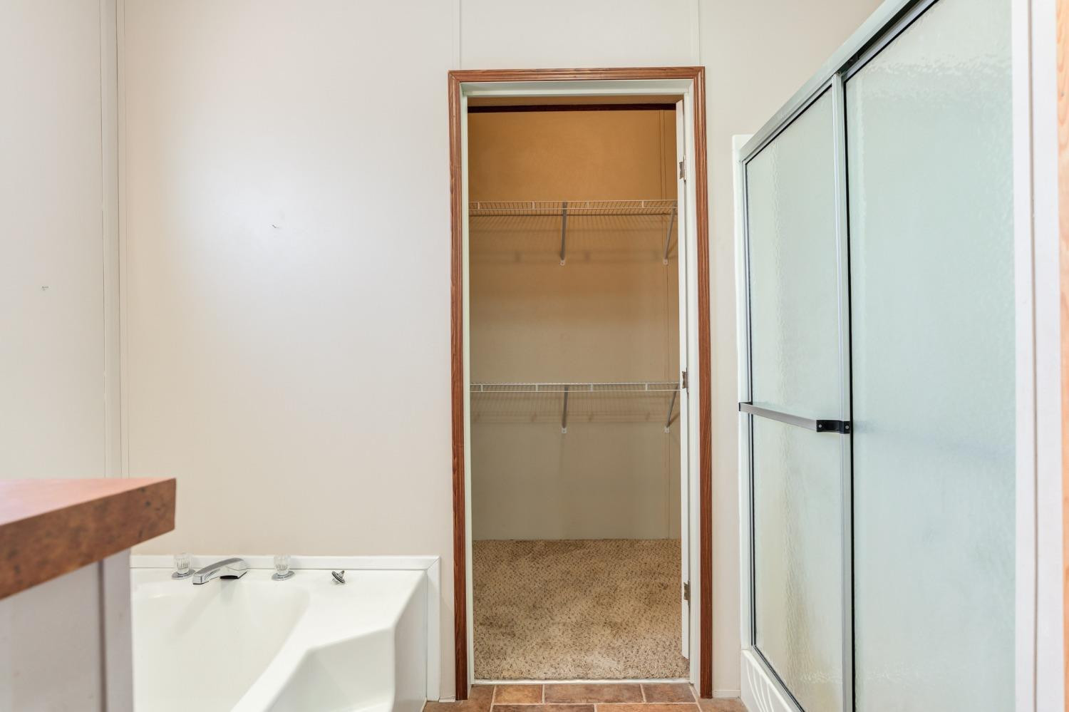 2446 Turkey Ridge Justiceburg, TX 79330 - Photo 32 of 50 a bathroom with a tub