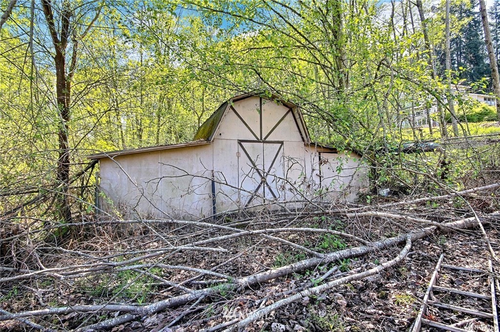508 228th Street Southeast Bothell, WA 98021 - Photo 17 of 22 a backyard of a house with lots of green space