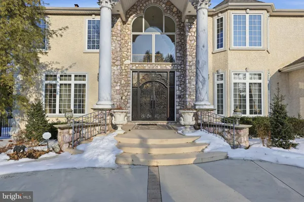 a view of entryway and hall