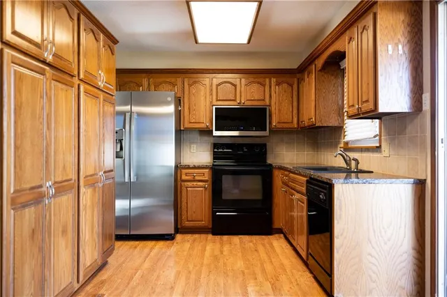 $287,000 | 7406 Northwest Belvidere Parkway, Kansas City, MO 64152