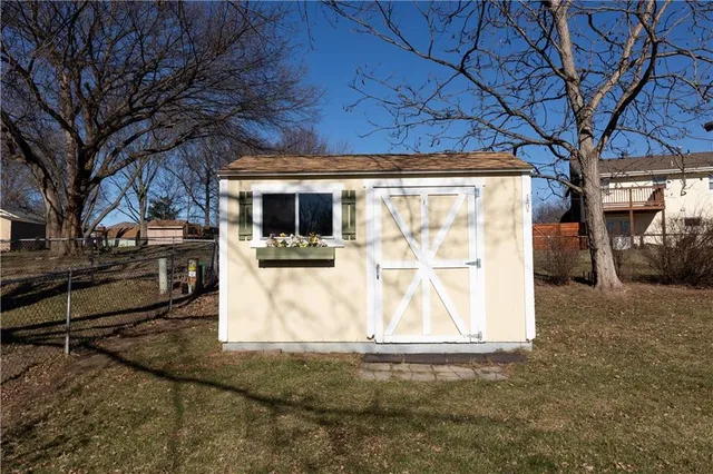 $281,000 | 7406 Northwest Belvidere Parkway, Kansas City, MO 64152