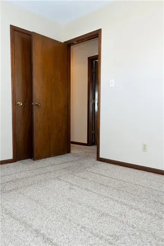 $287,000 | 7406 Northwest Belvidere Parkway, Kansas City, MO 64152