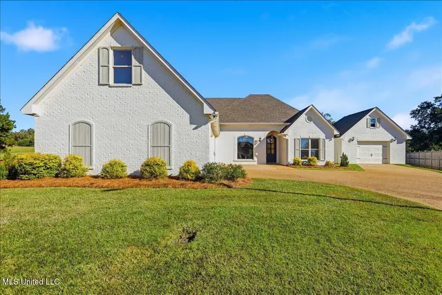 $369,000 | 227 Clubview Circle, Pearl, MS 39208