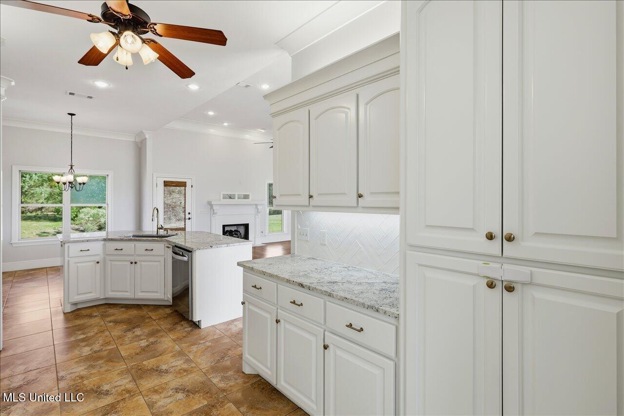 227 Clubview Circle Pearl, MS 39208 - Photo 11 of 29 11-227 Clubview Cir _ Home Tours MS