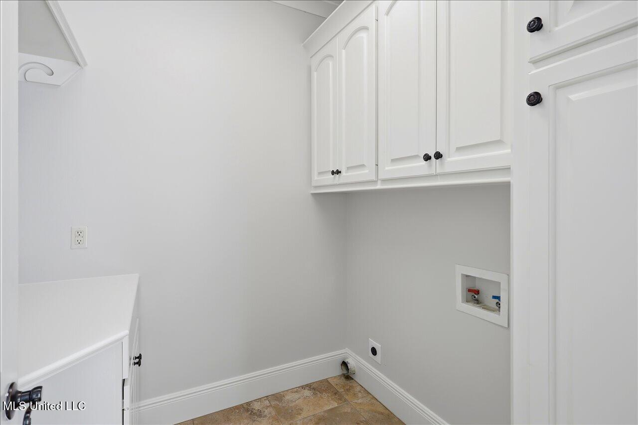 227 Clubview Circle Pearl, MS 39208 - Photo 17 of 29 18-227 Clubview Cir _ Home Tours MS