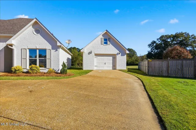 $369,000 | 227 Clubview Circle, Pearl, MS 39208