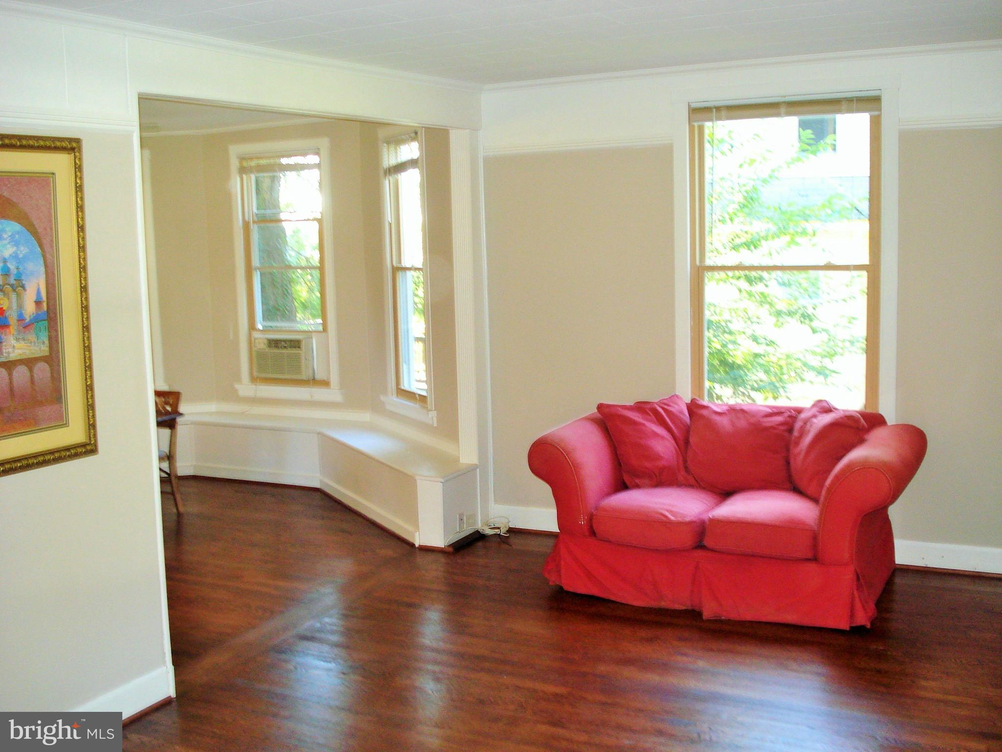 6115 Ridgeview Avenue Baltimore, MD 21206 - Photo 8 of 21 Living Room