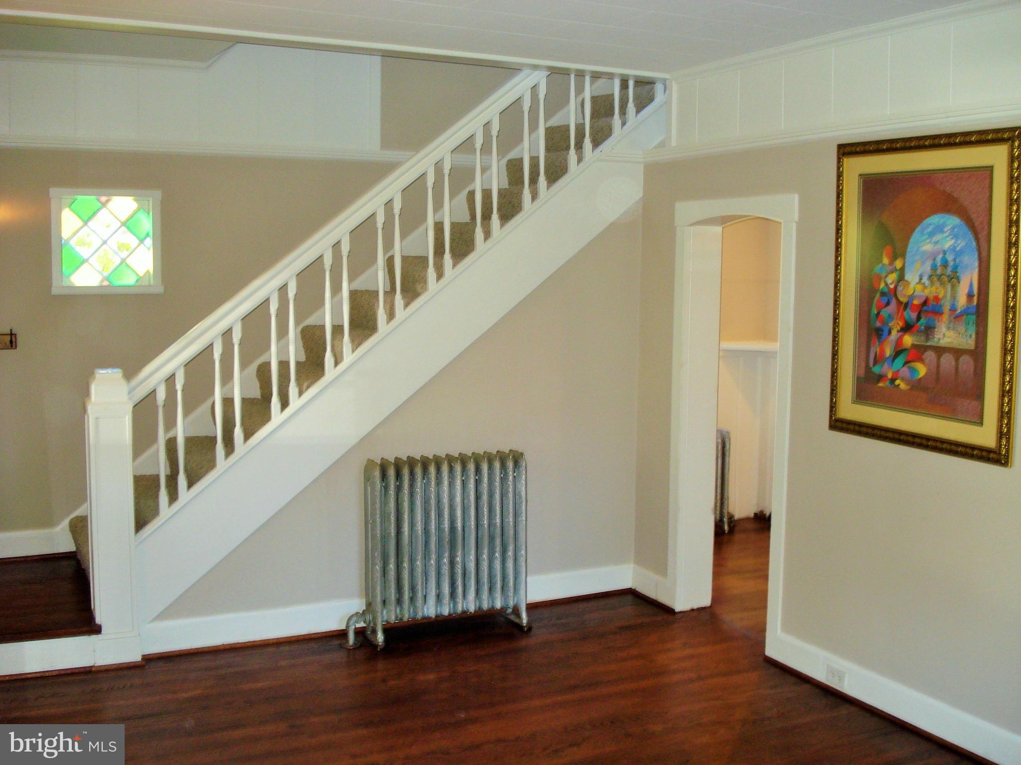 6115 Ridgeview Avenue Baltimore, MD 21206 - Photo 10 of 21 Living Room