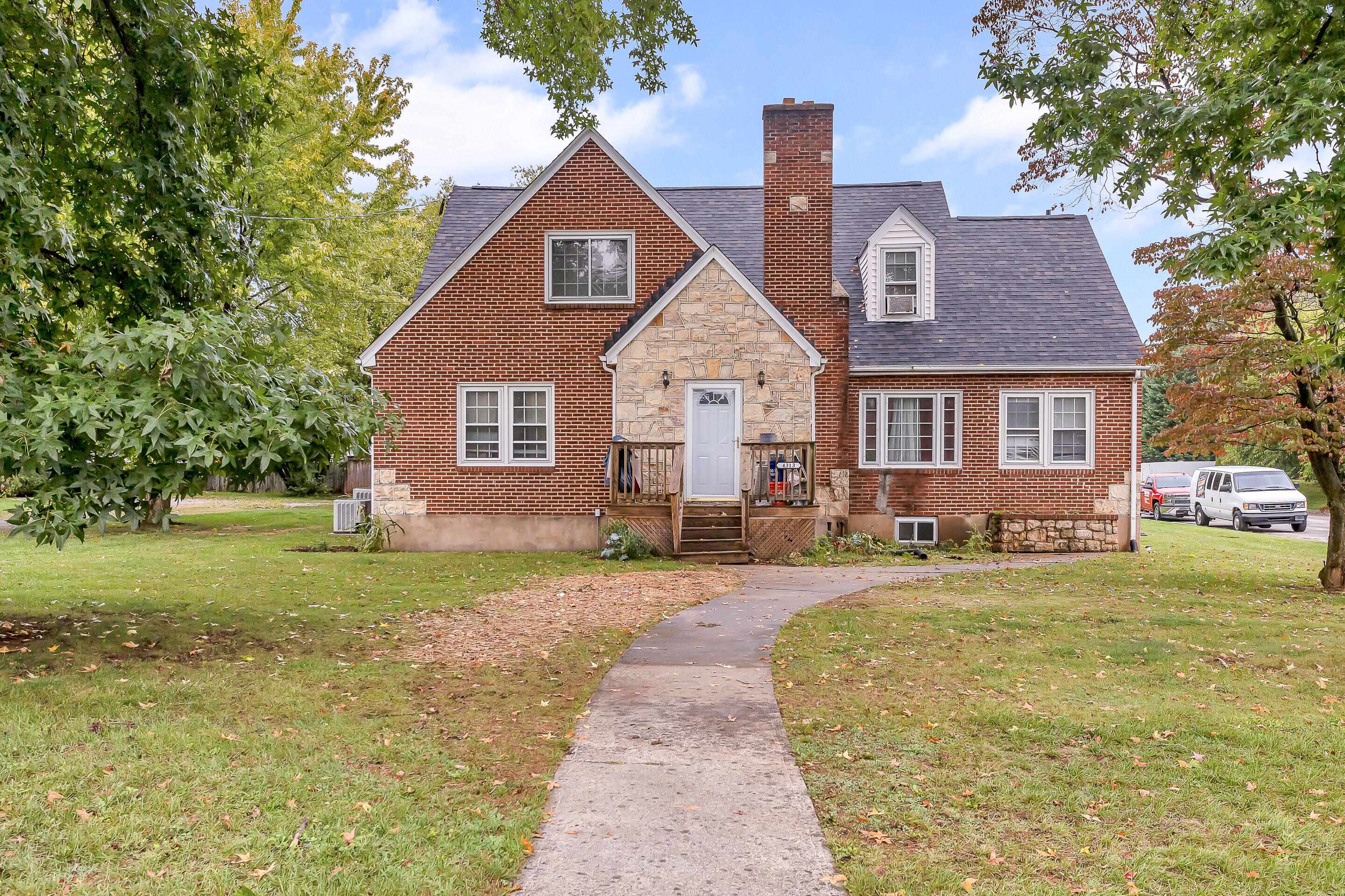 4313 Cove Road Roanoke, VA 24017 - Photo 1 of 1 Front