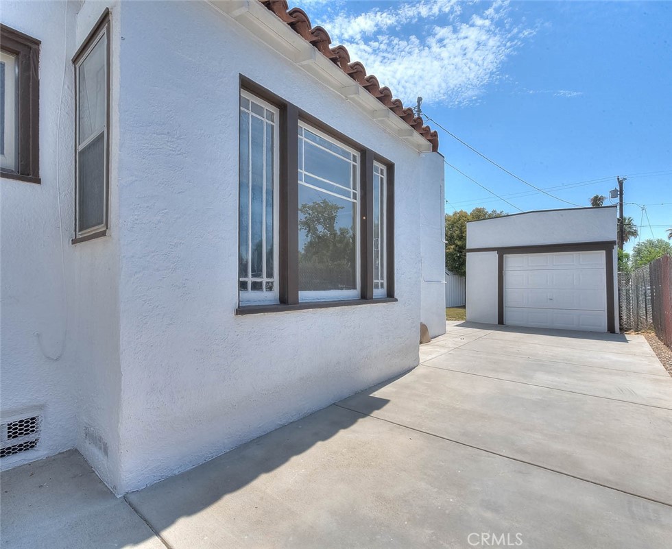 3222 Locust Street Riverside, CA 92501 - Photo 33 of 35 a house with a outdoor space