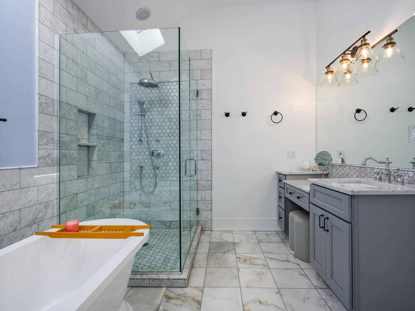 2919 North Dawson Avenue Chicago, IL 60618 - Photo 20 of 38 a bathroom with a tub sink and mirror