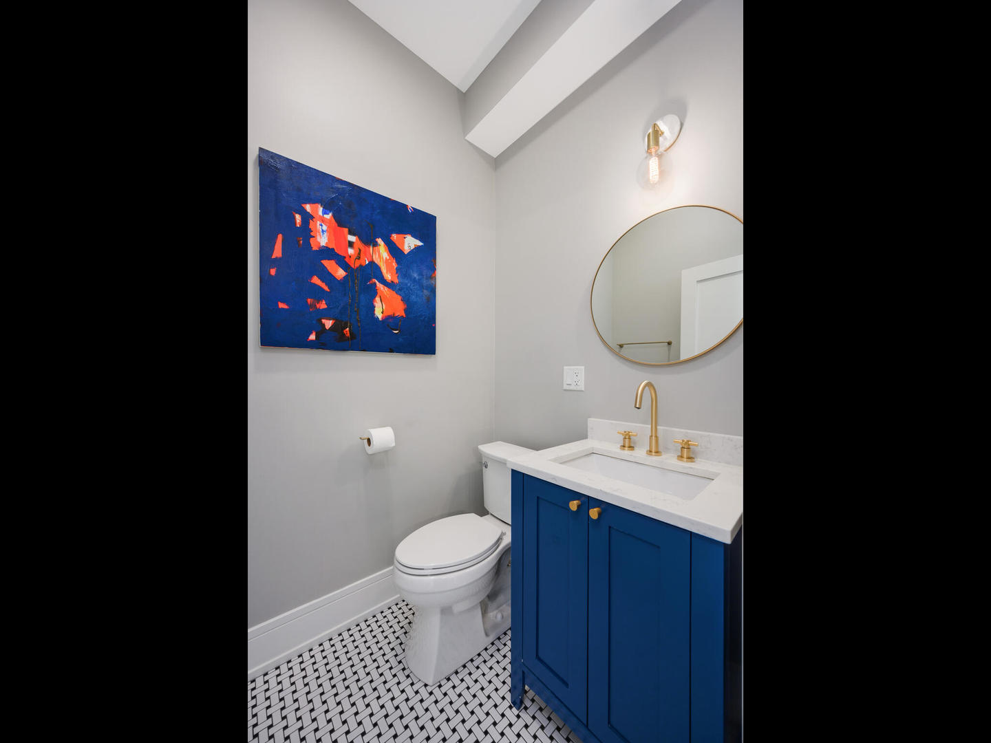 2919 North Dawson Avenue Chicago, IL 60618 - Photo 8 of 38 a bathroom with a toilet a sink and mirror