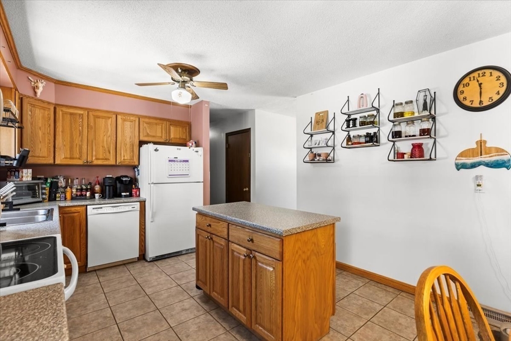 536 North Avenue Rochester, MA 02770 - Photo 8 of 34 Gallery Image 8